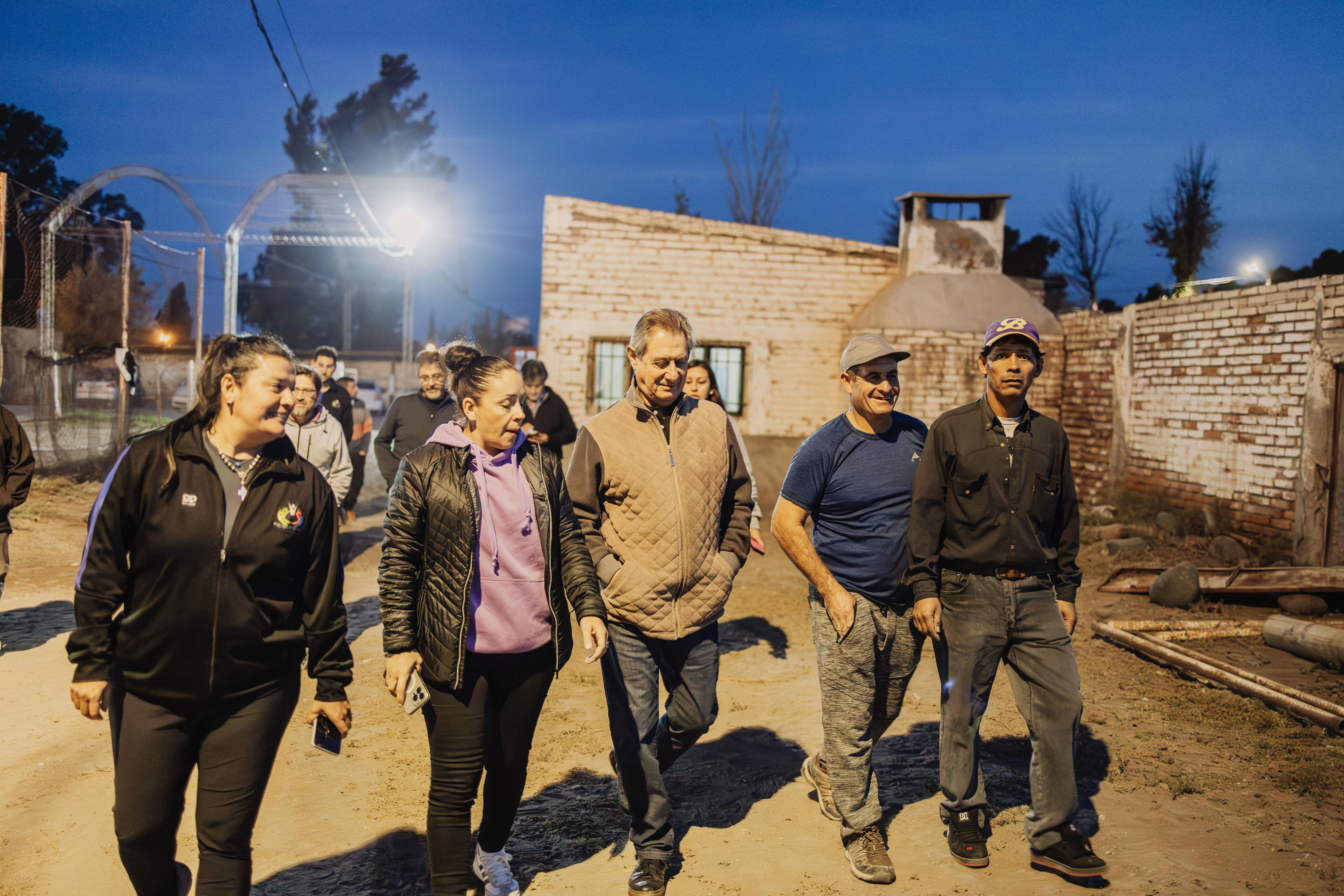 OMAR FÉLIX VISITÓ CLUBES DE DISTRITOS, ENTREGÓ MATERIAL, REFLECTORES LED Y ANUNCIÓ UNA INAUGURACIÓN